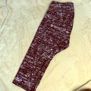 Old Navy Athletic lilac & black Capri leggings